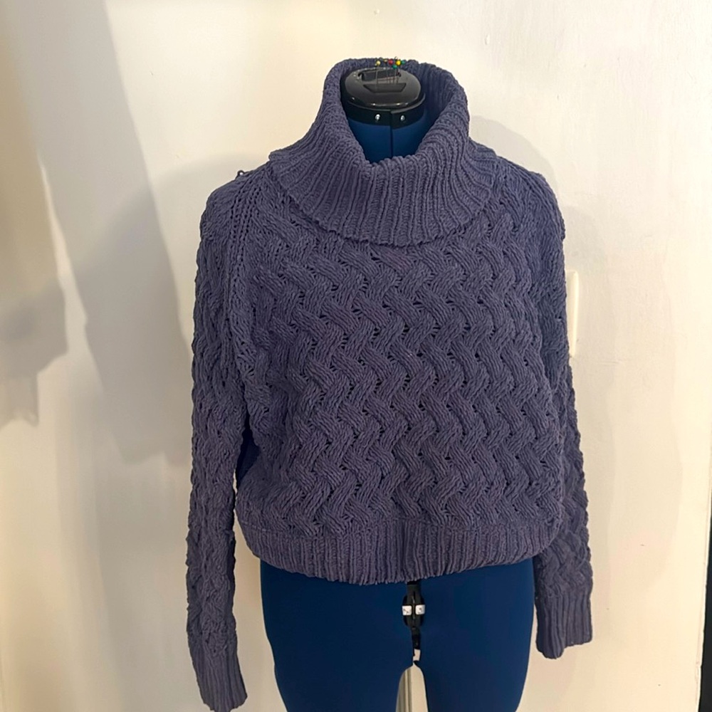 Kendall & Kyle cowl neck sweater size M